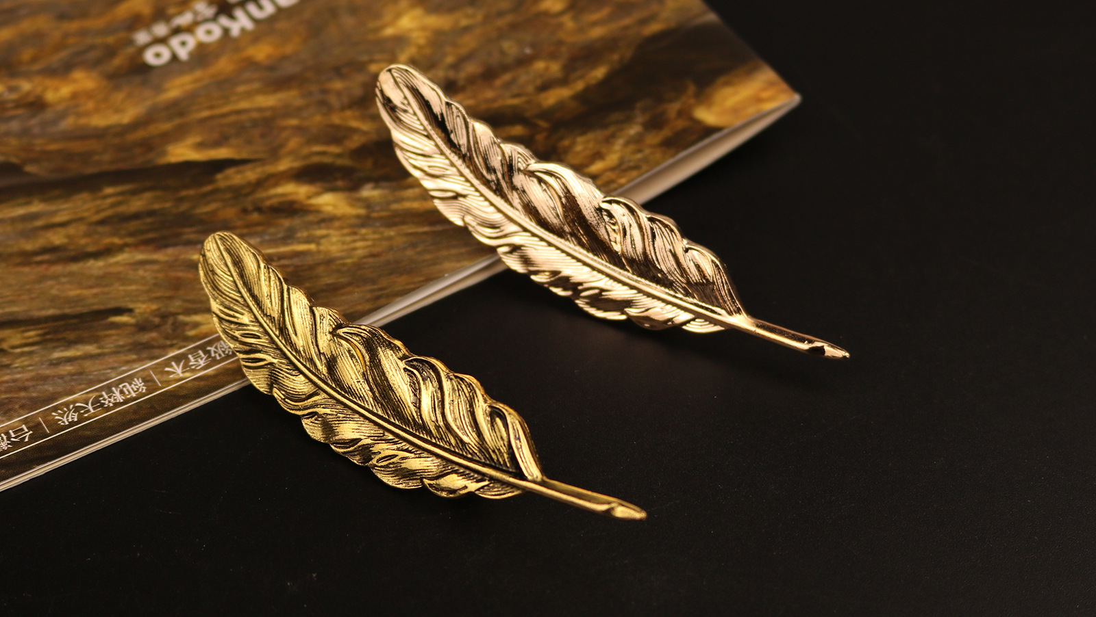 fashion Simple solid color Feather shape Coat Brooch