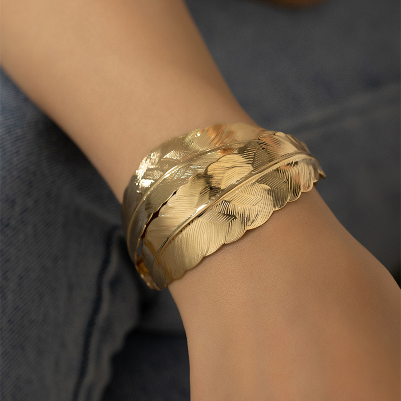 cold style Gold Feather Personality Fashion Alloy Bracelet