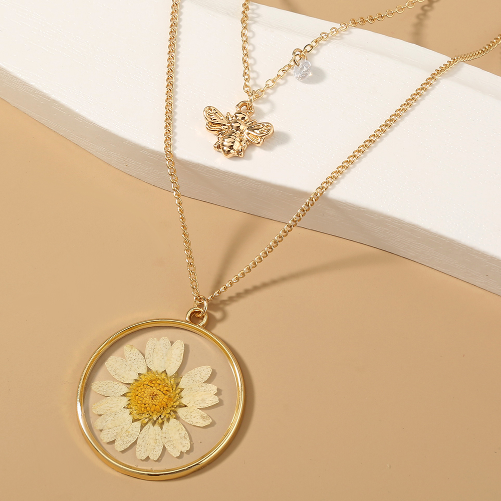 Fashion Chrysanthemum Bee Alloy Plating Resin Necklace 1 Piece