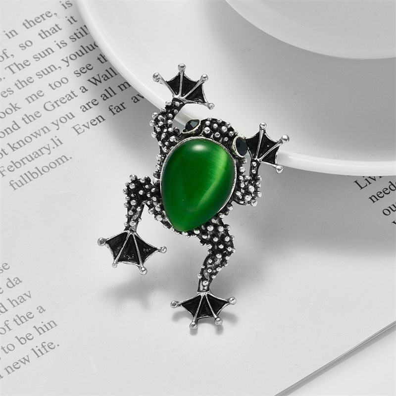 Unisex Retro Fashion Modern Style Frog Alloy Brooches Plating Resin Brooches
