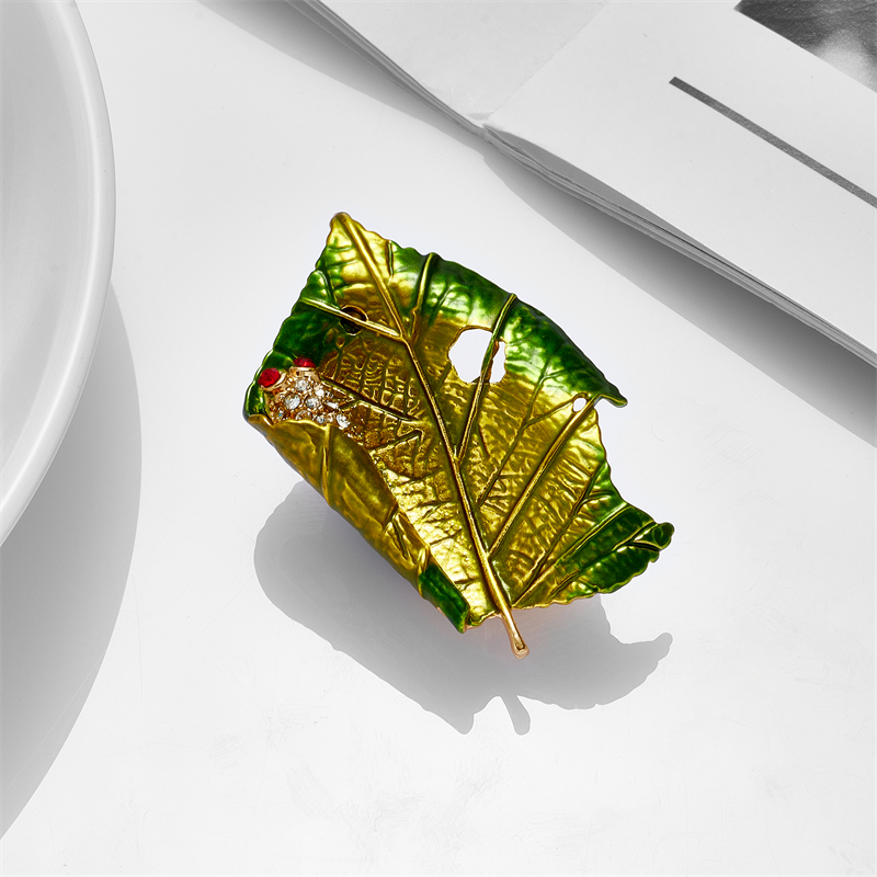 Womenu0027S Elegant Fashion Modern Style Geometric Alloy Brooches Stoving Varnish Plating Artificial