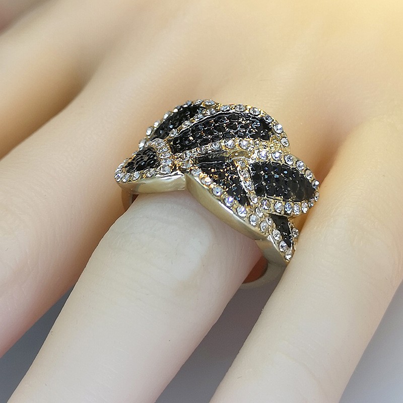 Vintage Style Leaves Alloy Diamond Rhinestone Rings