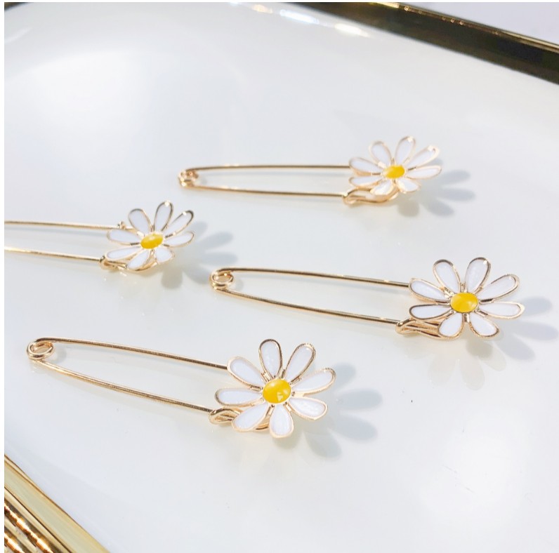 Cute Daisy Alloy Paint Brooches