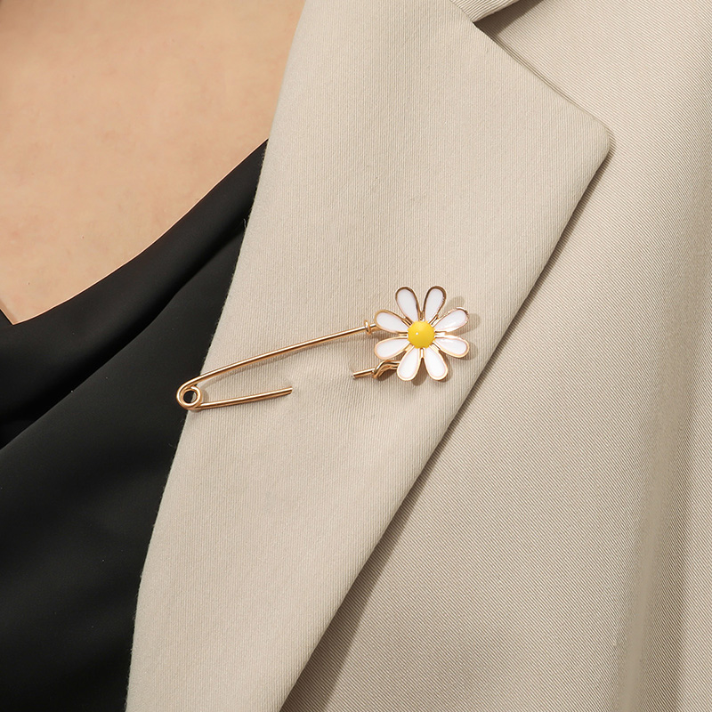 Cute Daisy Alloy Paint Brooches