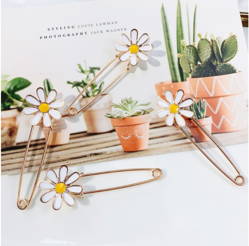 Cute Daisy Alloy Paint Brooches