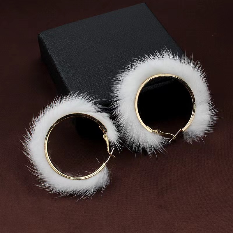 Fashion Circle Alloy Feather Hollow Out Hoop Earrings