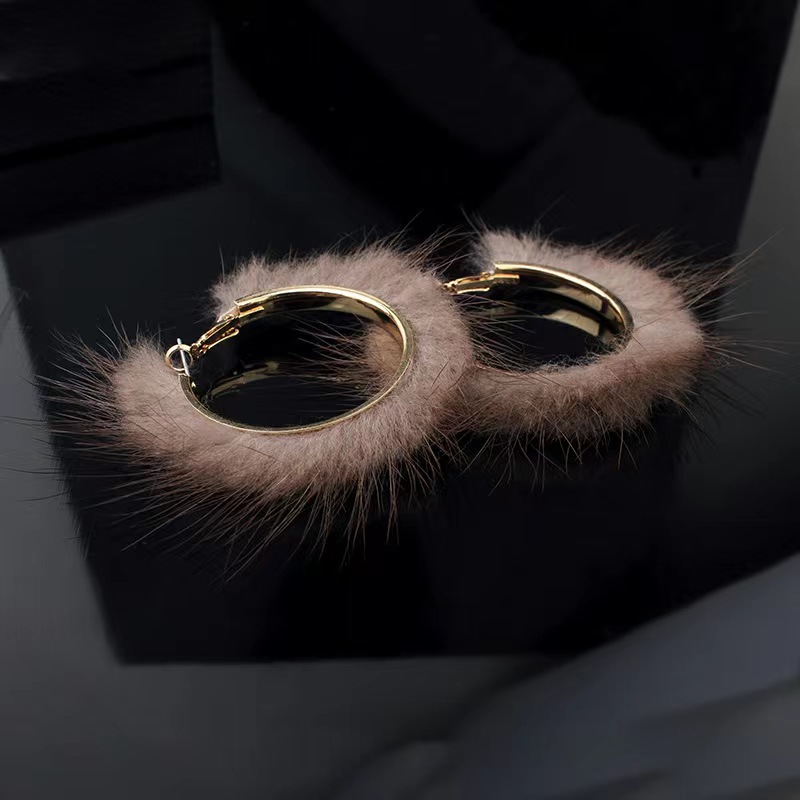 Fashion Circle Alloy Feather Hollow Out Hoop Earrings