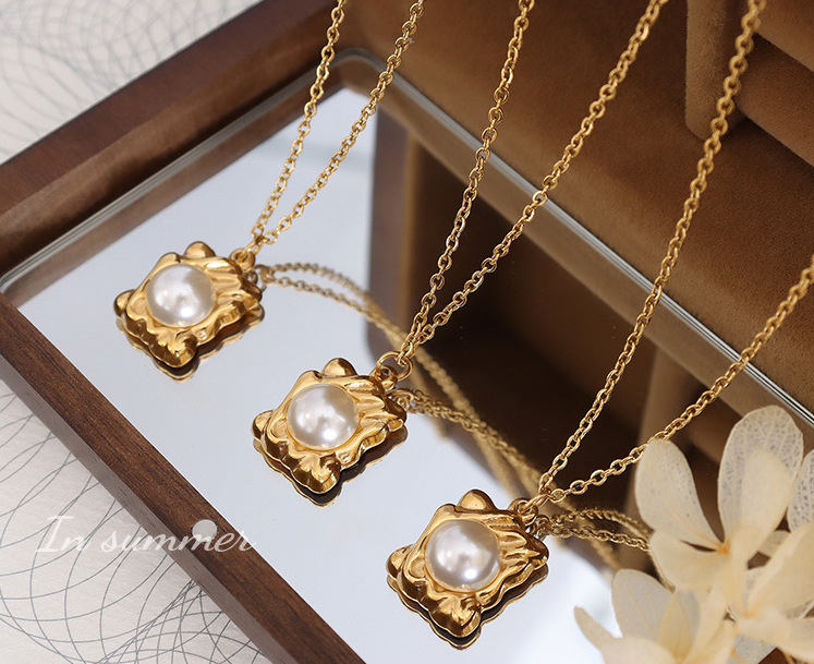 Luxurious Geometric Titanium Steel Pendant Necklace Plating Artificial Pearl Stainless Steel Necklac