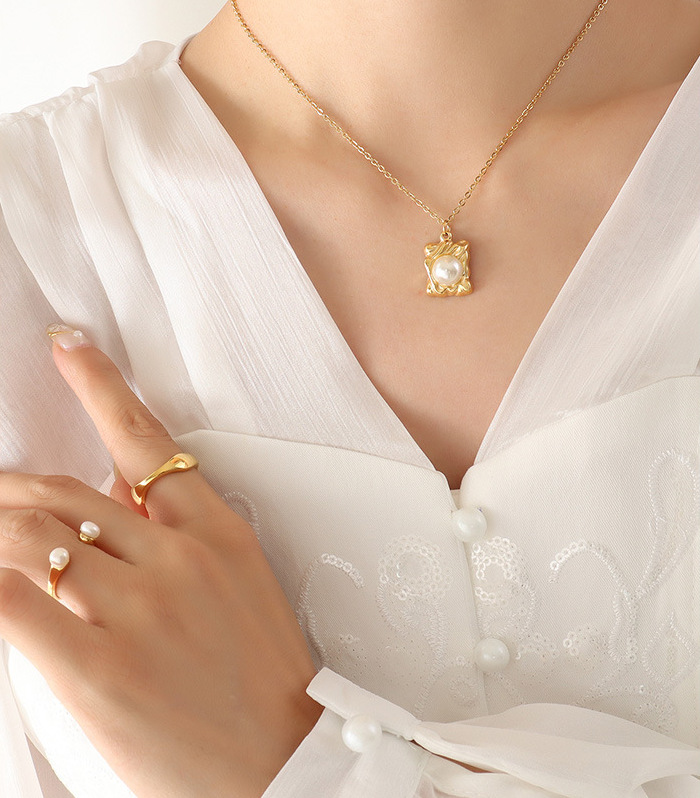 Luxurious Geometric Titanium Steel Pendant Necklace Plating Artificial Pearl Stainless Steel Necklac