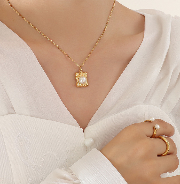 Luxurious Geometric Titanium Steel Pendant Necklace Plating Artificial Pearl Stainless Steel Necklac