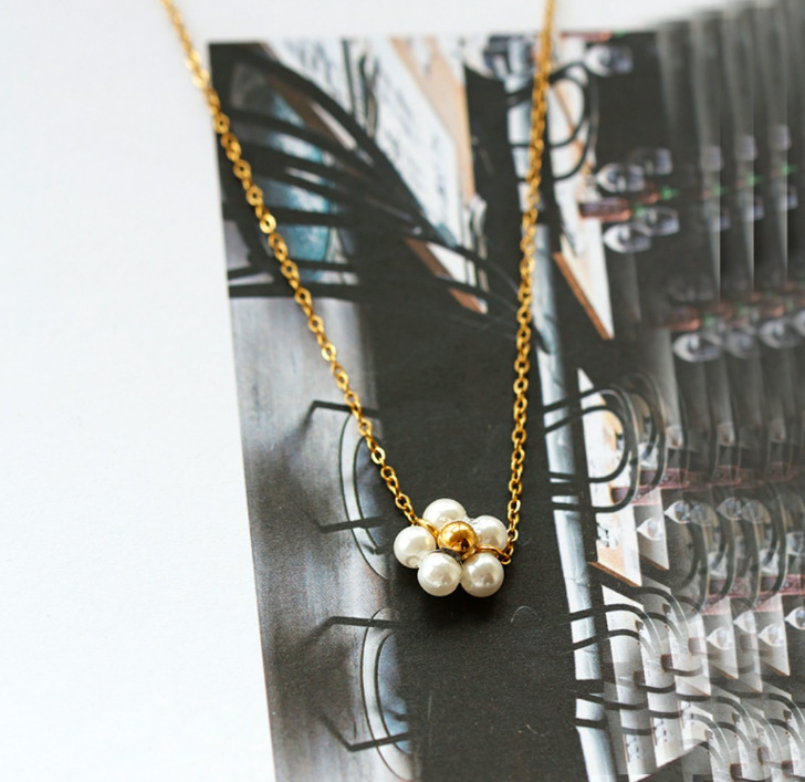 Retro Flower Titanium Steel Pendant Necklace Beaded Plating Artificial Pearl Stainless Steel Necklac