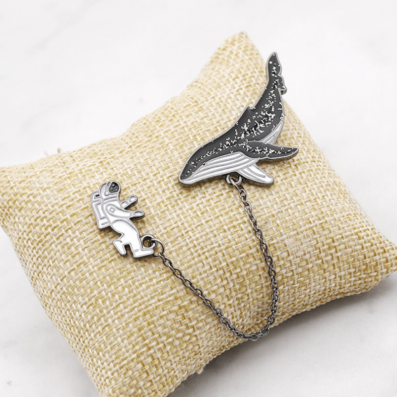 Wedding Astronaut Dolphin Alloy Metal Alloy Brooches 1 Piece