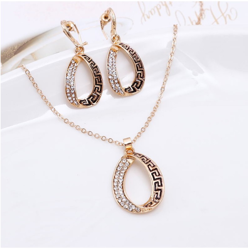 Fashion Geometric Alloy Hollow Out Artificial Rhinestones Earrings Necklace 1 Set