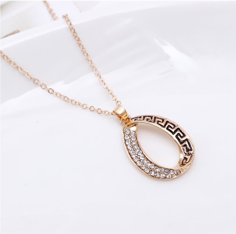 Fashion Geometric Alloy Hollow Out Artificial Rhinestones Earrings Necklace 1 Set