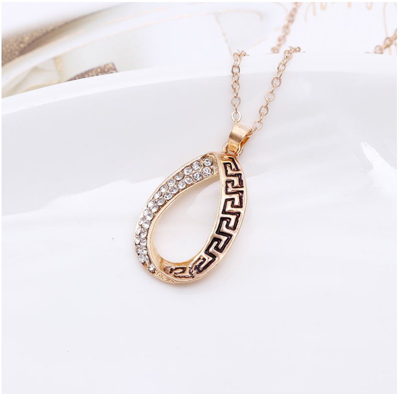 Fashion Geometric Alloy Hollow Out Artificial Rhinestones Earrings Necklace 1 Set