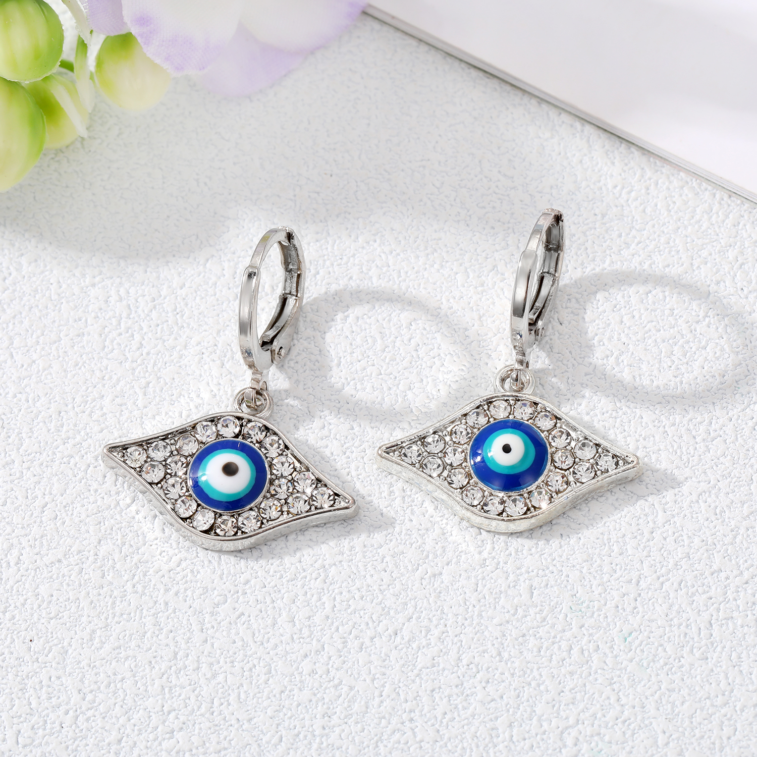 Simple Style Devilu0027S Eye Alloy Inlay Zircon Earrings 1 Piece