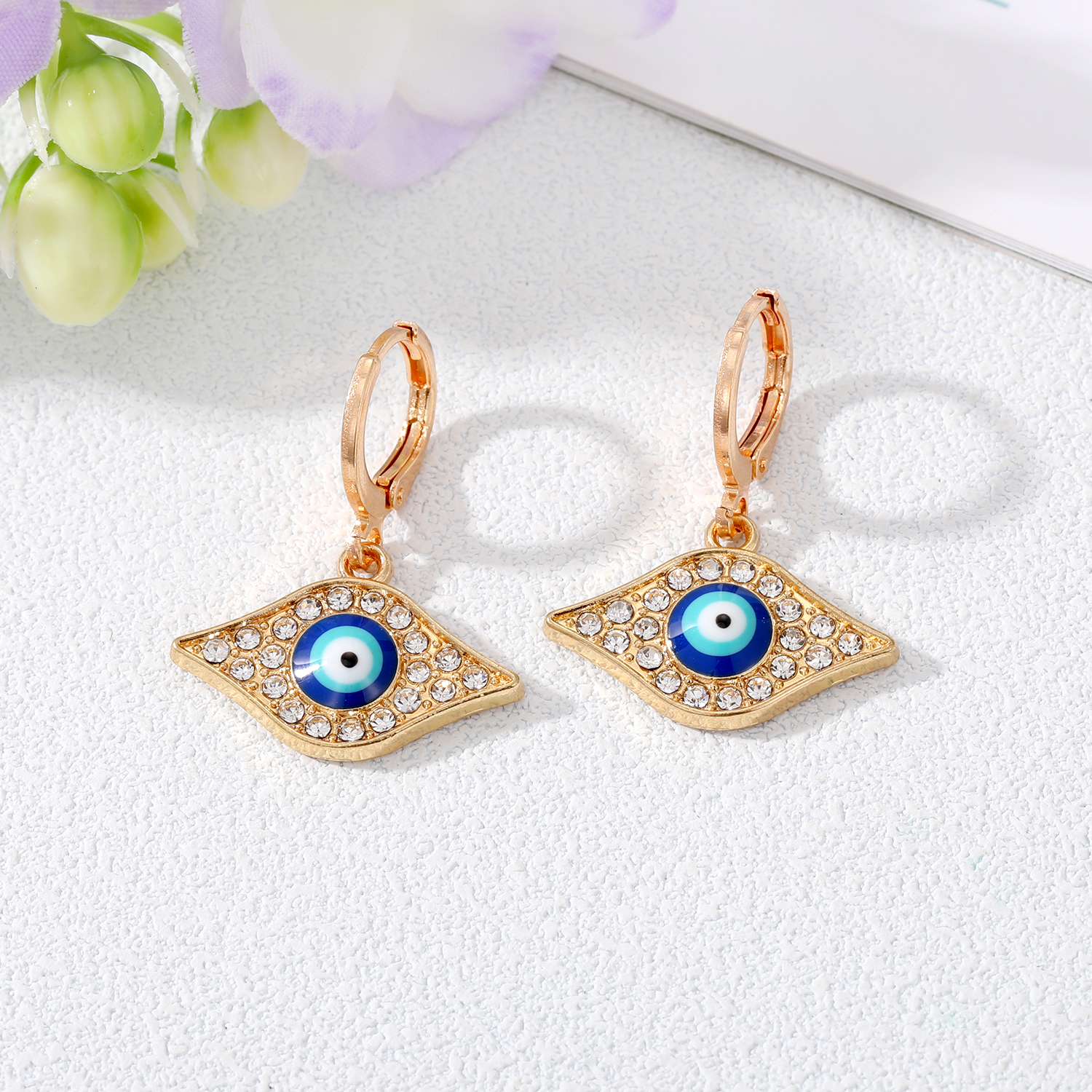 Simple Style Devilu0027S Eye Alloy Inlay Zircon Earrings 1 Piece