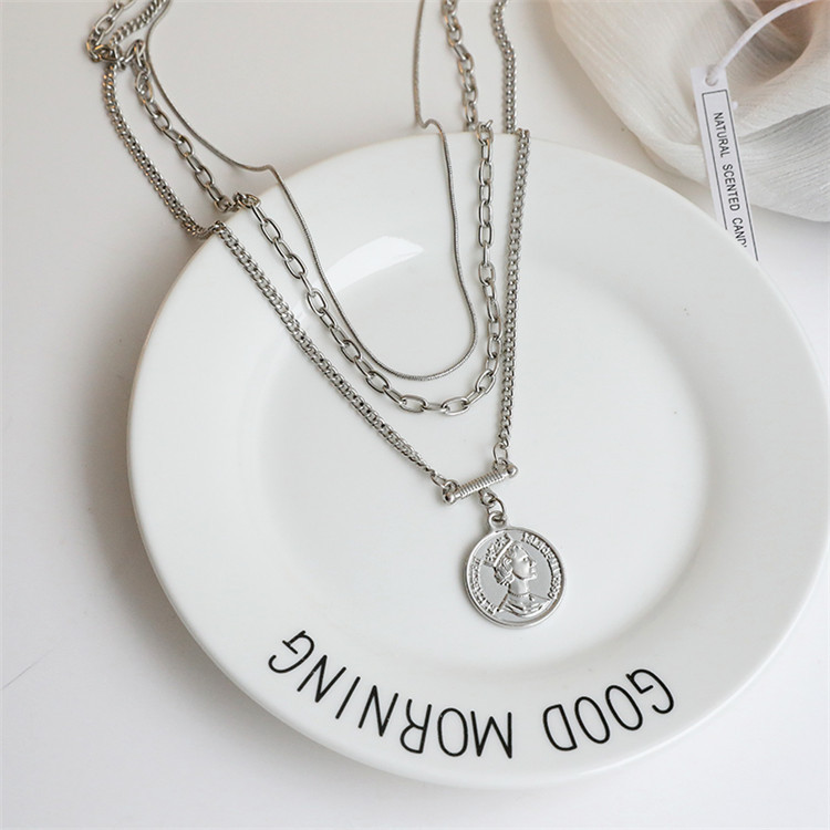 Fashion Portrait Alloy Pendant Necklace 1 Piece