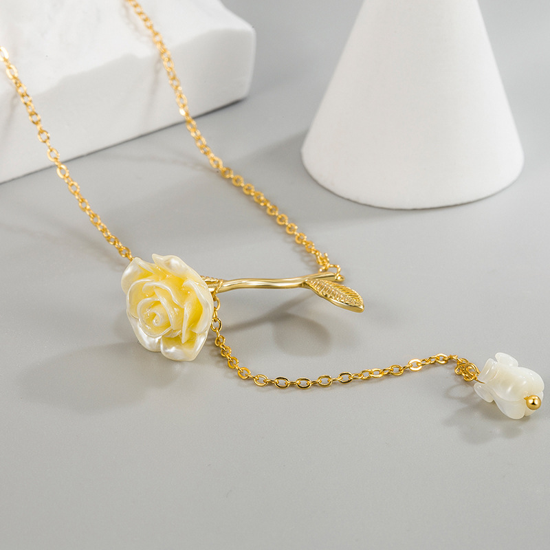 Fashion Rose Alloy Pendant Necklace 1 Piece