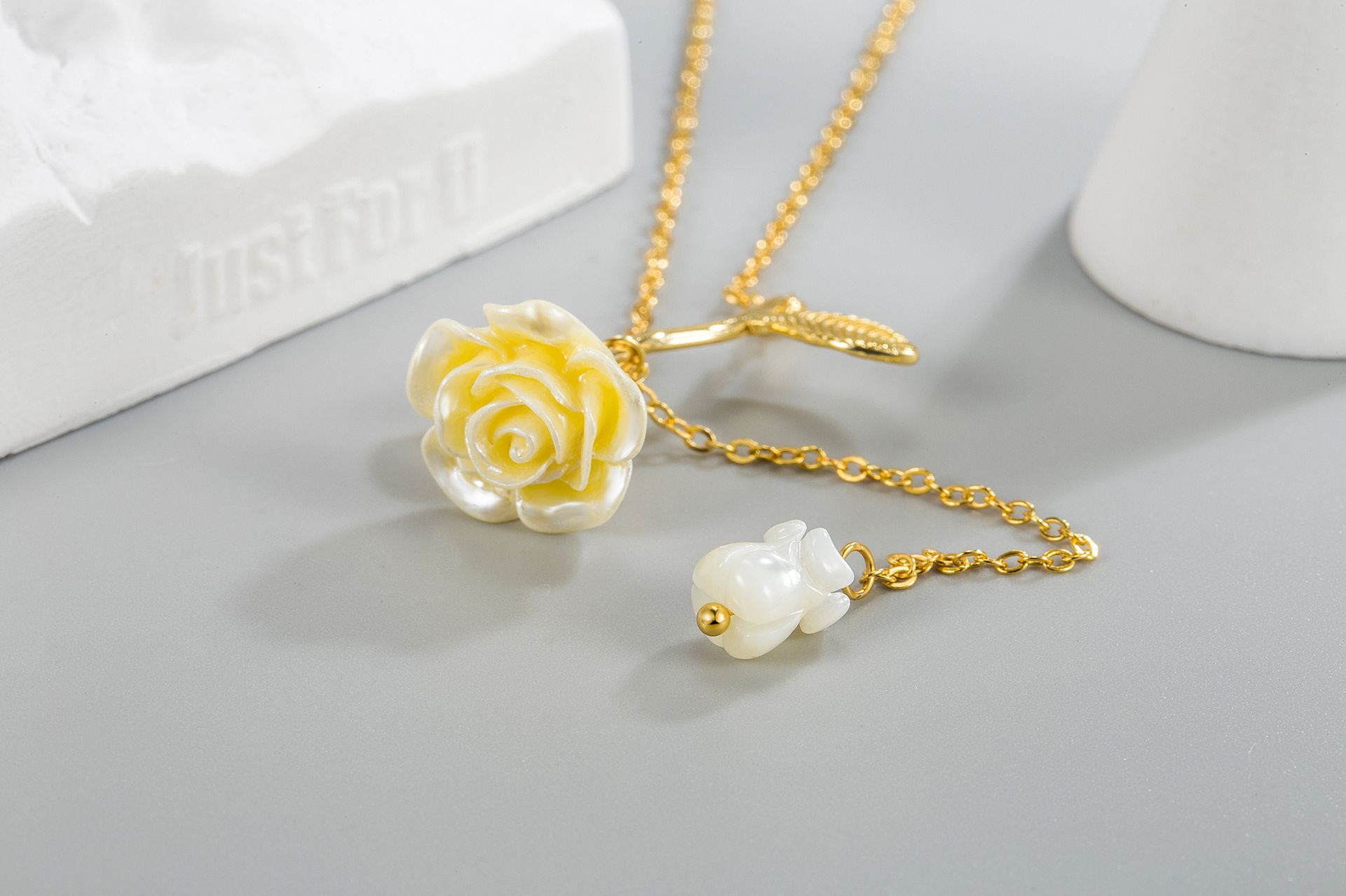 Fashion Rose Alloy Pendant Necklace 1 Piece