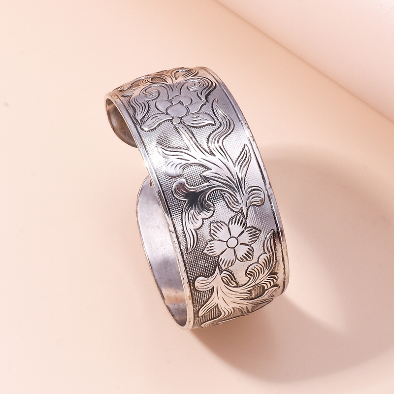 Vintage Style Geometric Flower Alloy Bangle