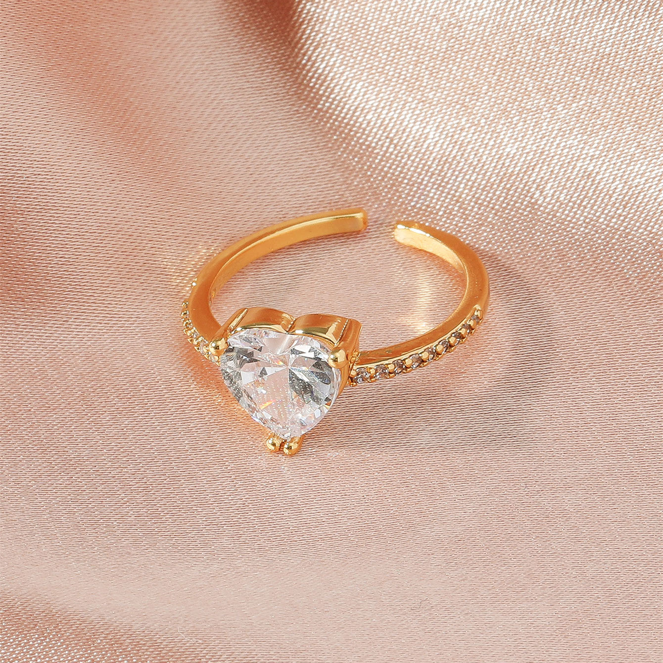 Womenu0027s Fashion Heart-Shaped Zircon Micro Inlaid Ring